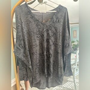 Women’s Long sleeve animal print shirt size XL